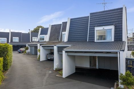 Photo of property in 3/212 Hurstmere Road, Takapuna, Auckland, 0622