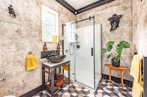 Photo of property in 1 Chester Street, Waverley, 4510