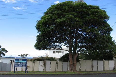 Photo of property in 2/17 Deep Creek Road, Waiake, Auckland, 0630