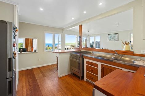 Photo of property in 79 Tiri Road, Tindalls Beach, Whangaparaoa, 0930