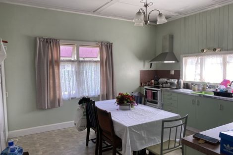 Photo of property in 16 Gloag Street, Waverley, 4510