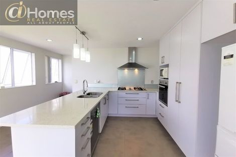 Photo of property in 92 Kaipatiki Road, Glenfield, Auckland, 0629