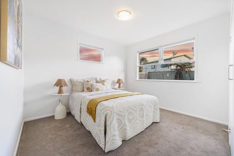 Photo of property in 19 Thornlow Street, Glendene, Auckland, 0602
