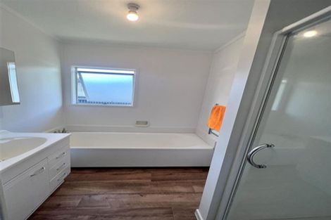 Photo of property in 5 John F Kennedy Place, Glen Eden, Auckland, 0602