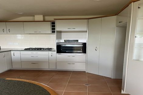 Photo of property in 4 Nottingham Place, Northcross, Auckland, 0630