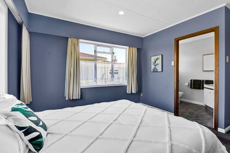 Photo of property in 10 York Crescent, Westown, New Plymouth, 4310