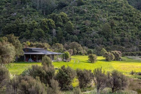 Photo of property in 944 Mangatarere Valley Road, West Taratahi, Carterton, 5791