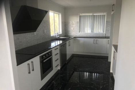 Photo of property in 22 Hartley Terrace, Massey, Auckland, 0614