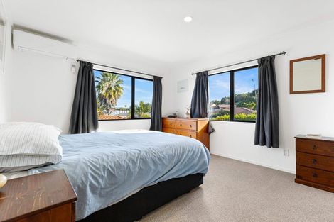 Photo of property in 9 Van Dyke Place, West Harbour, Auckland, 0618