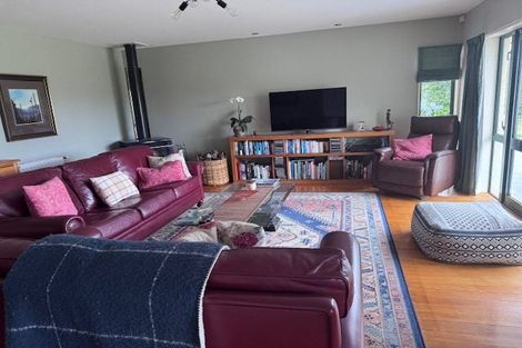 Photo of property in 132 Round Hill Road, Loburn, 7472