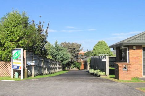 Photo of property in 12 Gillett Place, Botany Downs, Auckland, 2014