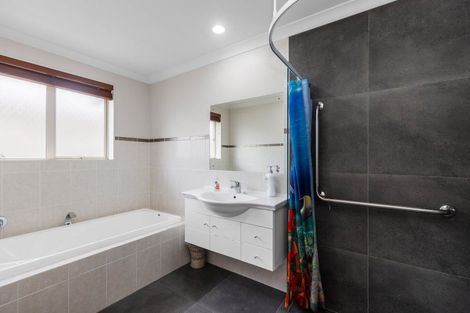 Photo of property in 34 Station Road, Huapai, Kumeu, 0810