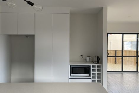 Photo of property in 32a Tupaki Place, Pakuranga Heights, Auckland, 2010