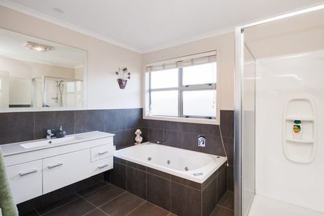 Photo of property in 49 Rodeo Drive, Kelvin Grove, Palmerston North, 4414