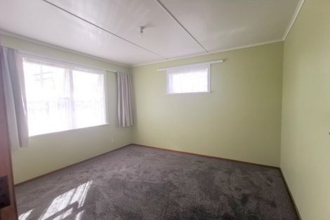 Photo of property in 11 Robert Burke Place, Henderson, Auckland, 0612