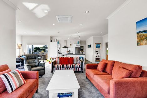 Photo of property in 19 Nobs Line, Strandon, New Plymouth, 4312