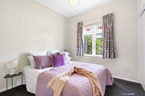 Photo of property in 2 Resolution Street, Lyall Bay, Wellington, 6022