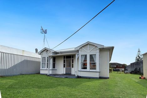 Photo of property in 73 Oxford Street, Levin, 5510