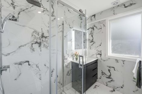 Photo of property in 21 Lawrence Crescent, Hillpark, Auckland, 2102