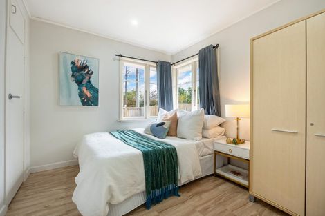 Photo of property in 10 Beaubank Road, Kelston, Auckland, 0602