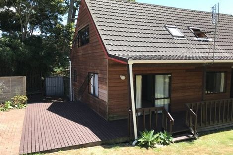 Photo of property in 1/130 Cliff View Drive, Green Bay, Auckland, 0604