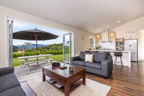 Photo of property in 1 Peregrine Place, Kinloch, Taupo, 3377