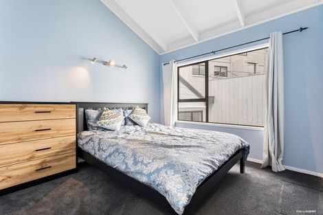 Photo of property in 4 Raphael Place, West Harbour, Auckland, 0618