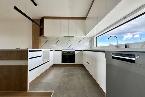 Photo of property in 8/26 Buscomb Avenue, Henderson, Auckland, 0610