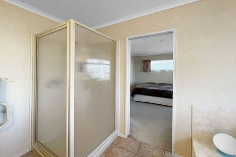 Photo of property in 8 Hollinger Place, Nawton, Hamilton, 3200