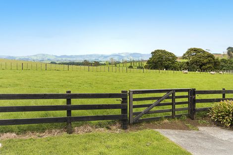 Photo of property in 1347 Waiuku Road, Waiuku, 2681