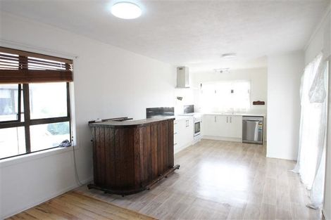 Photo of property in 17 Kirrie Avenue, Te Atatu South, Auckland, 0610