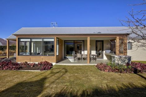 Photo of property in 2 Taramea Lane, Arrowtown, 9371