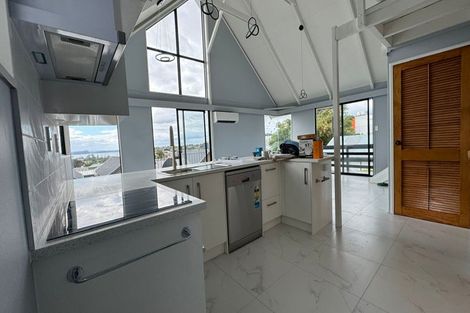 Photo of property in 37b Wade River Road, Stanmore Bay, Whangaparaoa, 0932