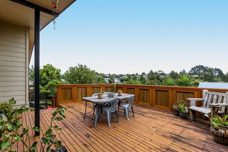 Photo of property in 100 Heta Road, Highlands Park, New Plymouth, 4312