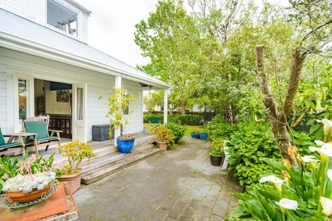 Photo of property in 24 Ranfurly Street, Hokowhitu, Palmerston North, 4410