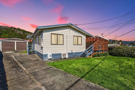 Photo of property in 2 Wellington Road, Wainuiomata, Lower Hutt, 5014