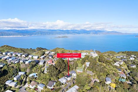 Photo of property in 11 Lomond Street, Newlands, Wellington, 6037