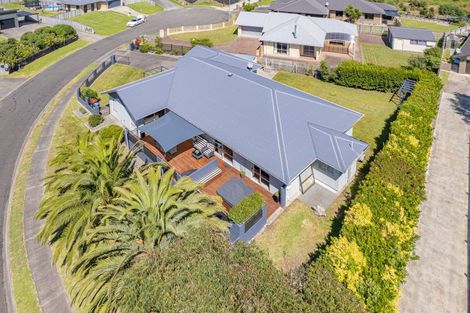 Photo of property in 18 Golf Vue Place, Castlecliff, Whanganui, 4501