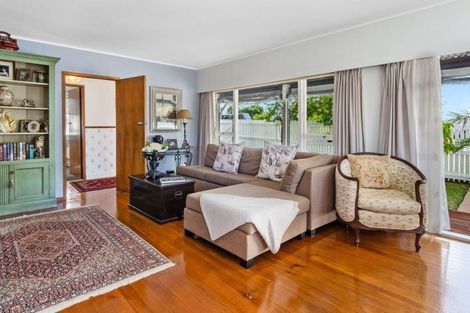 Photo of property in 1/10 Knights Road, Rothesay Bay, Auckland, 0630