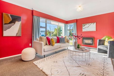 Photo of property in 2 Marsden Place, Awapuni, Palmerston North, 4412