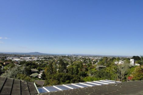 Photo of property in 639a Glenfield Road, Totara Vale, Auckland, 0629