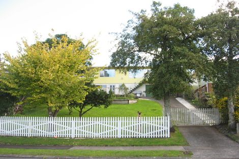 Photo of property in 15 Alton Terrace, Pakuranga Heights, Auckland, 2010