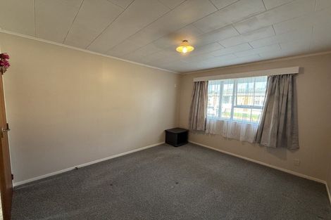 Photo of property in 2/7 Cederholm Grove, Brown Owl, Upper Hutt, 5018