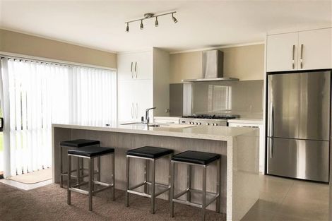 Photo of property in 22 Sturges Road, Henderson, Auckland, 0612