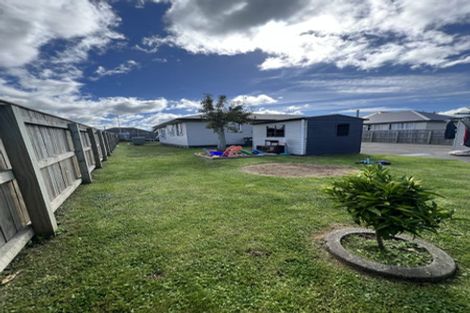 Photo of property in 19 James Street, Dannevirke, 4930