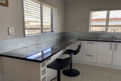 Photo of property in 1a Borrowdace Avenue, Botany Downs, Auckland, 2010