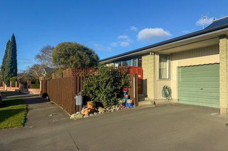 Photo of property in 2/5 Chislehurst Place, Bryndwr, Christchurch, 8052