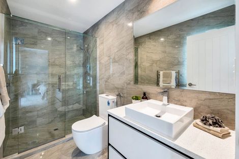 Photo of property in 25b Pupuke Road, Birkenhead, Auckland, 0627