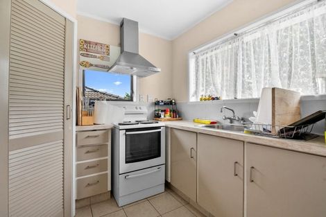 Photo of property in 2/99 Prince Regent Drive, Half Moon Bay, Auckland, 2012