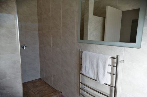 Photo of property in 131 Foster Road, Kumeu, 0891